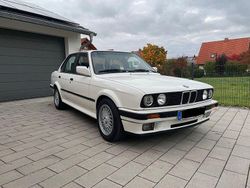 Weiß Gebraucht 1989 BMW 325 M Sport Limousine | 16.990 €