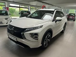 S) (weiss Gebraucht 2022 Mitsubishi Eclipse Cross Plus SUV | 26.900 € (Etwas zu teuer)