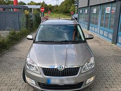 Grau Gebraucht 2012 Skoda Fabia SUV | 3.000 € (Superpreis)