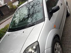 Silber Gebraucht 2007 Ford Fiesta Ambiente Limousine | 1.750 € (Fairer Preis)