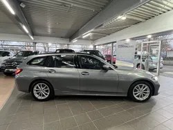 Skyscraper Gebraucht 2022 BMW 318 Shadowline Kombi | 28.999 € (Fairer Preis)