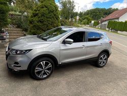 Grau Gebraucht 2018 Nissan Qashqai N-Connecta SUV | 13.600 € (Fairer Preis)