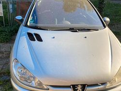 Silber Gebraucht 2003 Peugeot 206 Kleinwagen | 475 €