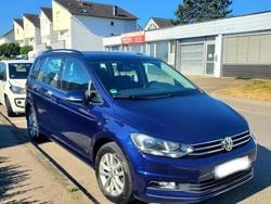 Blau Gebraucht 2016 VW Touran Comfortline Van / Kleinbus | 12.900 € (Fairer Preis)