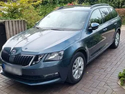 Grau Gebraucht 2017 Skoda Octavia Ambition Kombi | 15.800 € (Fairer Preis)
