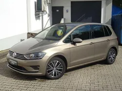 Gold Gebraucht 2016 VW Golf Sportsvan Allstar Van / Kleinbus | 12.500 € (Fairer Preis)
