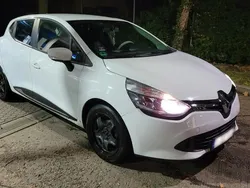 Weiß Gebraucht 2016 Renault Clio IV Life Kleinwagen | 5.200 € (Guter Preis)