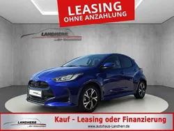 Blau Neu 2025 Toyota Yaris Hybrid Trend Limousine | 24.995 €