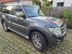 Grau Gebraucht 2013 Mitsubishi Pajero Edition SUV | 16.999 € (Guter Preis)