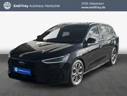 Agate black metallic Gebraucht 2023 Ford Focus ST-Line Kombi | 24.700 € (Guter Preis)