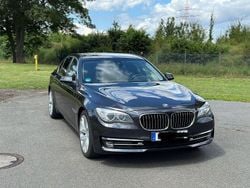 Grau Gebraucht 2014 BMW 740 Sport Line Limousine | 12.800 € (Superpreis)