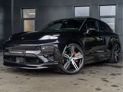 Tiefschwarzmetallic Neu 2025 Porsche Macan Turbo SUV | 142.928 € (Fairer Preis)