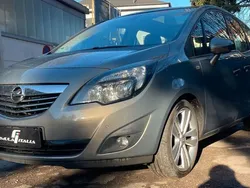 Braun Gebraucht 2013 Opel Meriva Van / Kleinbus | 5.690 € (Guter Preis)