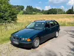 Grün Gebraucht 1996 BMW 318 Kombi | 1.500 €