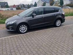 Grau Gebraucht 2017 Ford S-MAX Titanium Van / Kleinbus | 12.900 € (Fairer Preis)