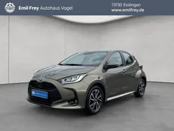 Manganbronze metallic Gebraucht 2022 Toyota Yaris Hybrid Basis Limousine | 18.940 € (Fairer Preis)
