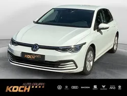 Pure white Gebraucht 2021 VW Golf VIII Life Limousine | 21.660 € (Fairer Preis)
