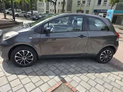 Grau Gebraucht 2011 Toyota Yaris Basis Kleinwagen | 3.800 € (Fairer Preis)