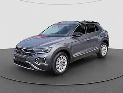 Indiumgrau Gebraucht 2024 VW T-Roc Style SUV | 31.040 € (Fairer Preis)
