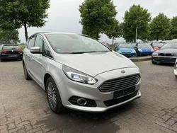 Silber Gebraucht 2019 Ford S-MAX Titanium Van / Kleinbus | 8.999 €