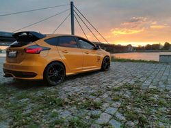 Gold Gebraucht 2018 Ford Focus Sport Limousine | 15.800 € (Fairer Preis)