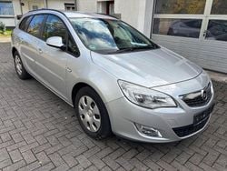 Silber Gebraucht 2011 Opel Astra Design Edition Kombi | 2.500 € (Guter Preis)