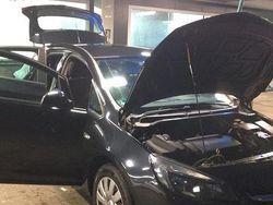 Schwarz Gebraucht 2015 Opel Astra SUV | 5.000 € (Guter Preis)