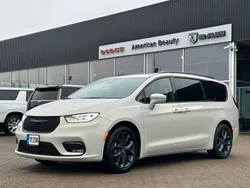 Weiß Gebraucht 2022 Chrysler Pacifica Touring SUV | 32.900 €