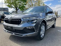 Graphitegrau Neu 2024 Skoda Kamiq Selection SUV | 29.393 € (Fairer Preis)