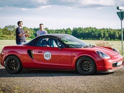Rot Gebraucht 2001 Toyota MR2 Cabrio | 9.900 €