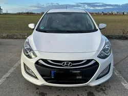 Weiß Gebraucht 2015 Hyundai i30 Kleinwagen | 9.900 € (Fairer Preis)