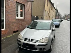 Silber Gebraucht 2005 VW Golf IV Comfortline Limousine | 650 € (Superpreis)