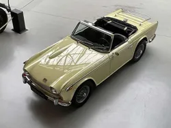 Gelb Gebraucht 1967 Triumph TR 250 Cabrio | 59.800 €