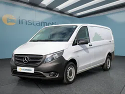 Weiß Gebraucht 2023 Mercedes Vito Van / Kleinbus | 32.449 € (Etwas zu teuer)