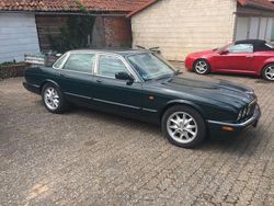 Grün Gebraucht 2000 Jaguar XJ8 Limousine | 11.400 €