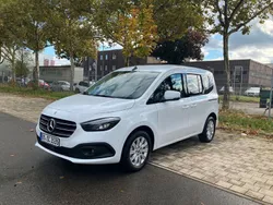 Weiß Gebraucht 2024 Mercedes 180 Edition Limousine | 35.990 € (Teuer)