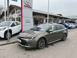 Grün Neu 2025 Toyota Corolla Limousine | 32.890 € (Fairer Preis)