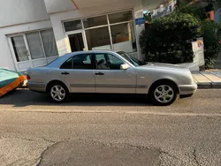 Silber Gebraucht 1999 Mercedes 220 Limousine | 3.500 €