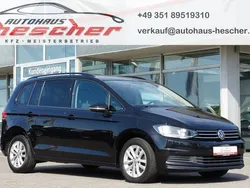 Schwarz deep black perleffekt metallic Gebraucht 2016 VW Touran Comfortline Van / Kleinbus | 19.980 € (Etwas zu teuer)
