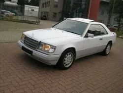 Weiß Gebraucht 1990 Mercedes 230 Coupé | 6.699 €