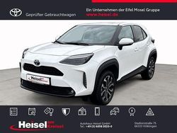 Schneeweiß Gebraucht 2021 Toyota Yaris Hybrid Connect Style | 24.490 € (Etwas zu teuer)