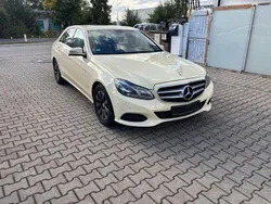 Beige Gebraucht 2016 Mercedes E200 Limousine | 3.450 €