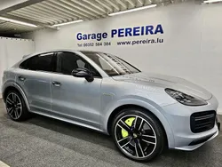 Grau Gebraucht 2020 Porsche Cayenne Turbo S Sport SUV | 148.900 €