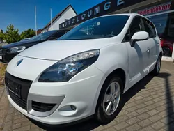 Weiß Gebraucht 2011 Renault Scénic III Dynamique Van / Kleinbus | 5.900 € (Fairer Preis)
