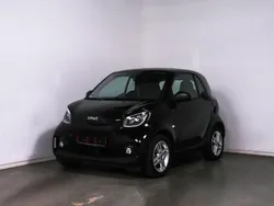 Schwarz (black (schwarz)) Gebraucht 2024 Smart ForTwo Electric Drive Passion Exclusive Coupé | 16.888 € (Etwas zu teuer)