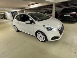 Weiß Gebraucht 2017 Peugeot 208 Active Kleinwagen | 5.600 € (Superpreis)