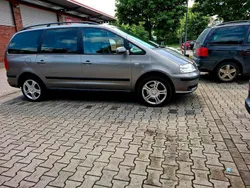 Grau Gebraucht 2009 Seat Alhambra Van / Kleinbus | 8.399 €