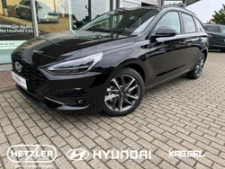 Abyss black / mic Gebraucht 2024 Hyundai i30 Advantage Kombi | 27.790 € (Etwas zu teuer)