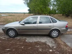 Silber Gebraucht 1997 Opel Vectra Limousine | 2.300 € (Teuer)
