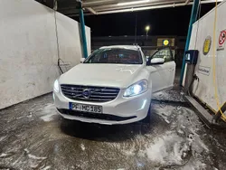 Weiß Gebraucht 2015 Volvo XC60 Summum SUV | 21.800 € (Etwas zu teuer)
